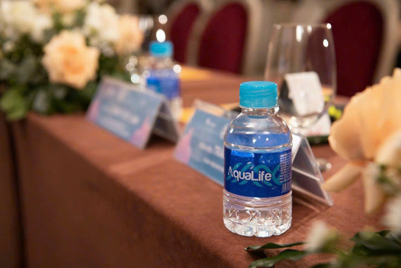 nước suối chai nhỏ mini 250ml giá rẻ - lựa chọn phù hợp cho đám tiệc, sự kiện, văn phòng ở quận 10 TPHCM